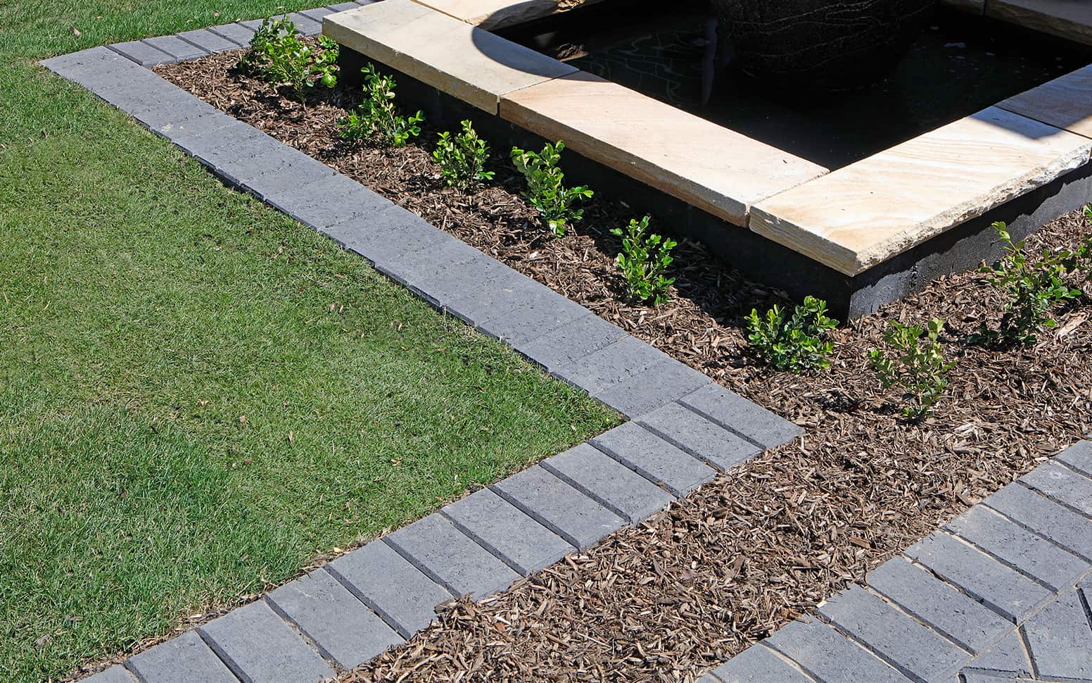 10 Creative Garden Border Ideas with Bricks: Upgrade Your Outdoor Space ...